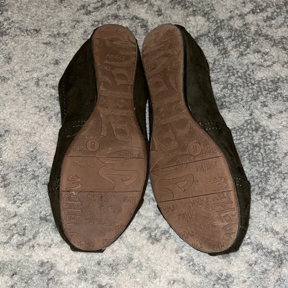 Women’s Slip On Flats - Picture 2 of 5